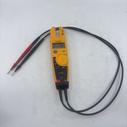 Fluke T5-600 Digital Handheld Electrical Tester Meter w/ Leads