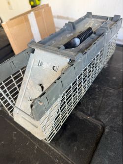 Havahart Small Live animal trap with handle.  18x5.5x5.5”!