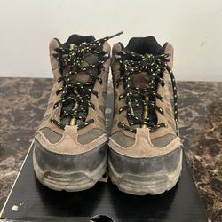 Boys Bear paw Hiking Boots Size 3