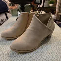 Ladies Size 10 Or 42 Sueded Tan Zippered Boots 