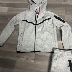 Nike Tech Size S M L