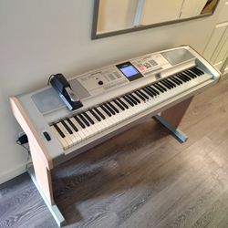 Yamaha Portable Grand Pseudo Weighted 88-Key Piano Keyboard + Pedal & Stand (Dgx-505 MSRP $899)