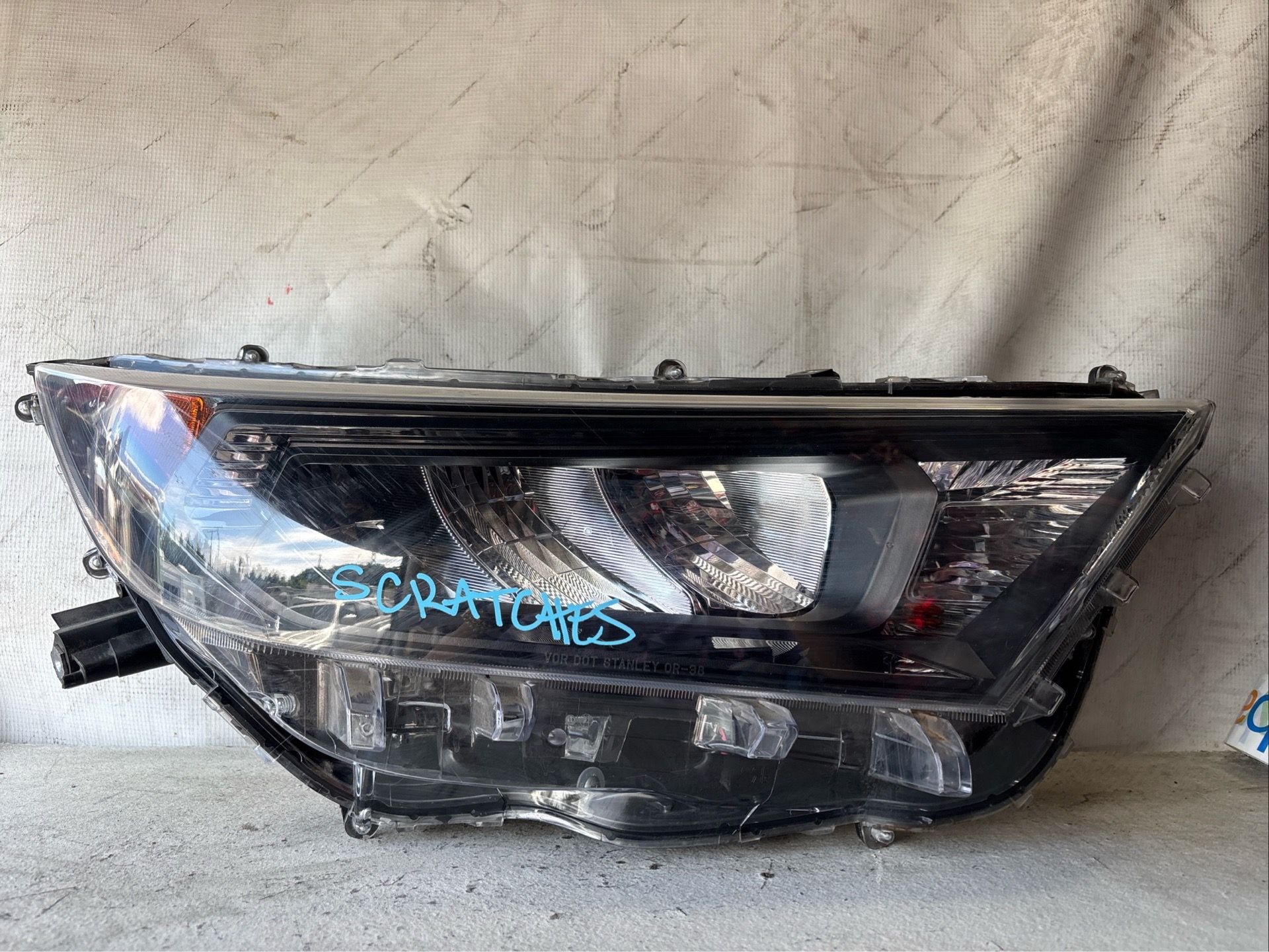 2019 - 2021 TOYOTA RAV4 RAV 4 RIGHT PASSENGER SIDE HEADLIGHT OEM USED #5960
