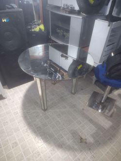 Modern round mirrored table with mirrored legs
