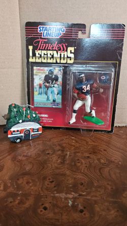 NFL, Chicago Bears, Waltor Payton Lot: New, (1995) Starting Lineu up. Timeless Legends, Walter Payton Figuer w/Black Tip Shoes, Holiday ornamate, firm