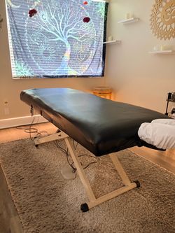 Electric massage table