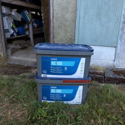 2 × UZIN HS 100 Waterproof Membrane (2.5 gal)