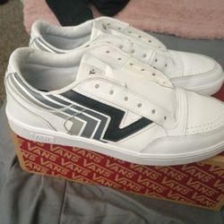 Vans Lowland  Size 9