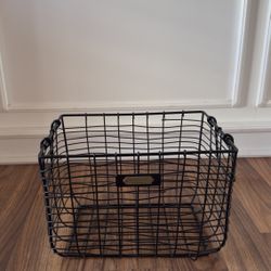 Magnolia Wire Basket (Medium Size)