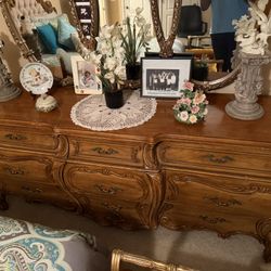 Dresser With Mirror