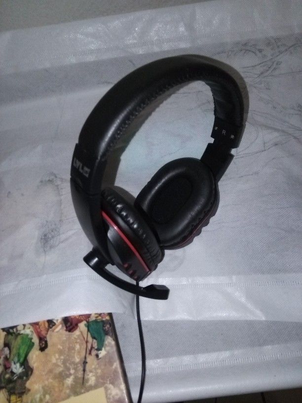 Lvlup Real Good Headphones