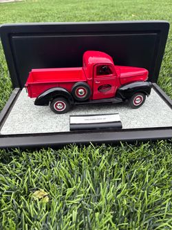 1940 FORD PICKUP TRUCK RED FRANKLIN MINT 1:24 and DISPLAY CASE