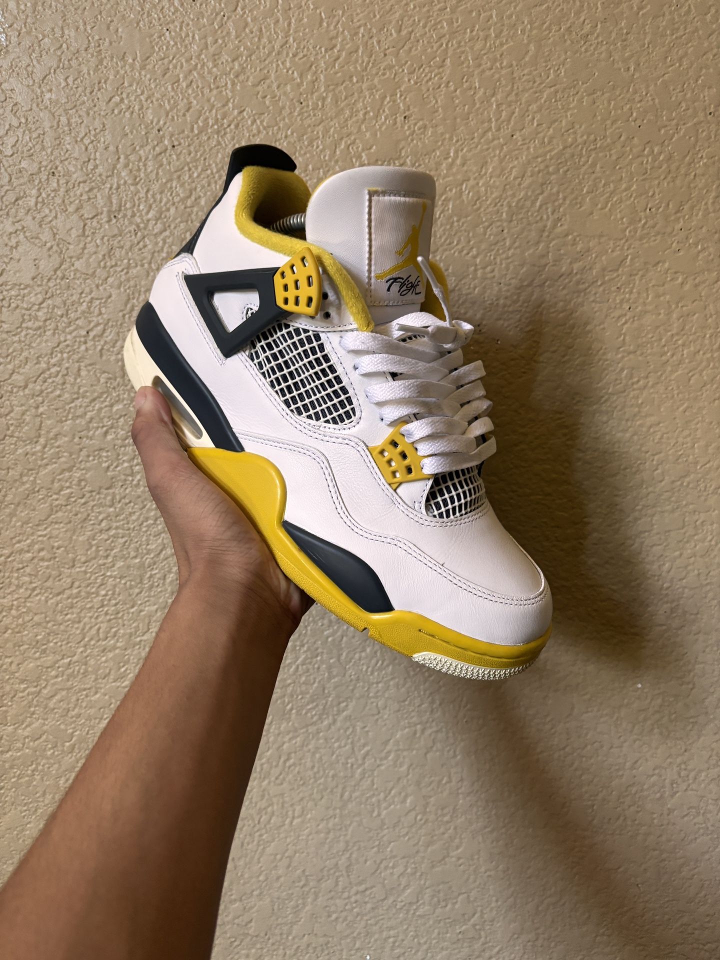Wmns Air Jordan 4 Retro ‘ Vivid Sulfur’