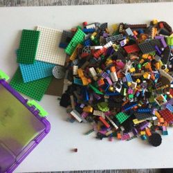 3000+ LEGOS COMES WITH A BOX THESE LEGOS WERE NEVER USED!