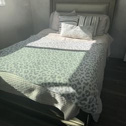 Queen Bed With Boxspring Only. 