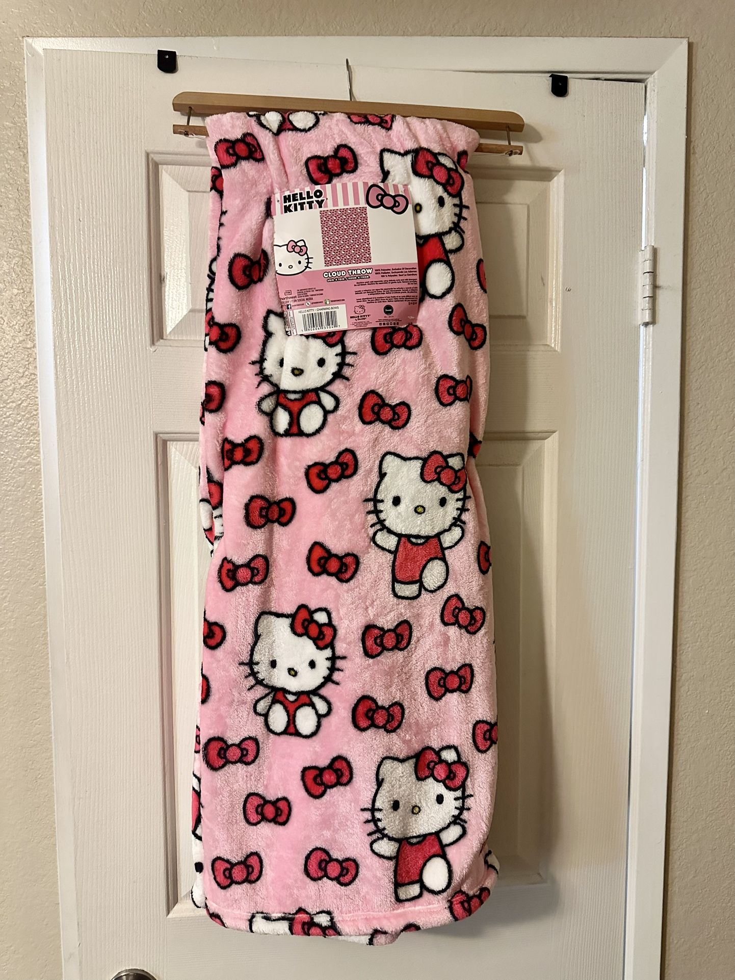 HELLO KITTY BLANKETS / NEW