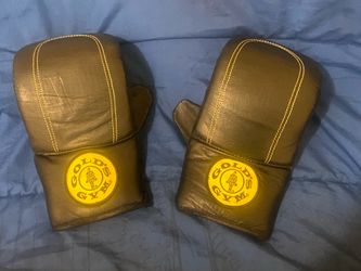 Heavy bag gloves for boxing training