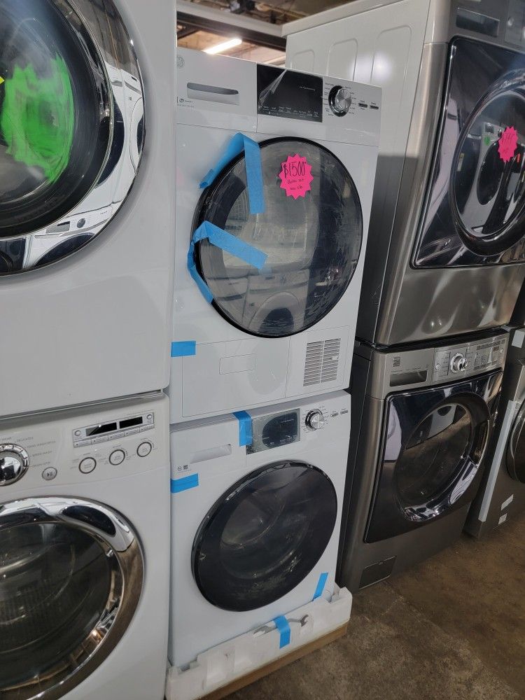 New Scratch And Dent GE 24in Front Load Washer And Electric Dryer Set White 6-months Warranty 