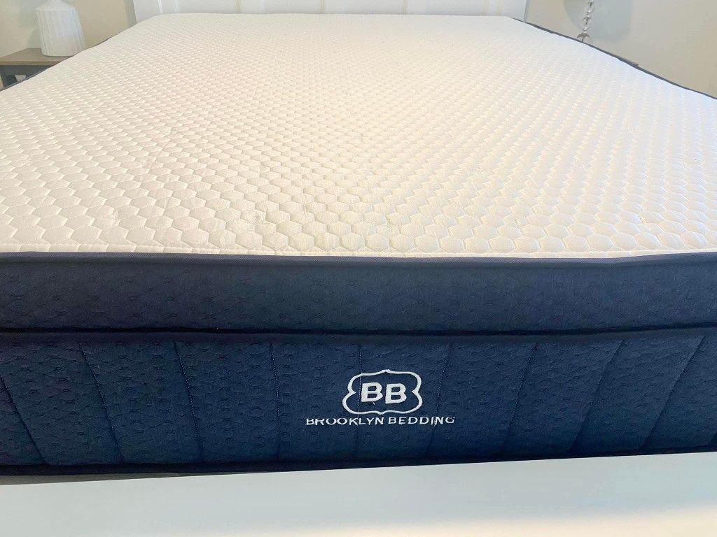 King Brooklyn Bedding Aurora Luxe Cooling Mattress - Like New