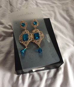 Artificial jewellery earring brand new golden and turquoise stone very beautiful