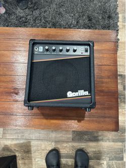 Super clean vintage Gorilla GG-25 guitar practice amp!