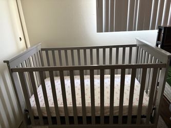 Delta Children Convertible 3 in 1