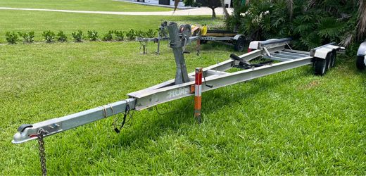 Aluminum triple torsion axels  trailer up to 30’ boat or 10,500lb. New torsion axels, new hubs. Ready to load…