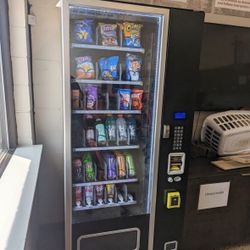 Combo Vending Machine With A Card Reader
