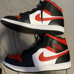 Size 13 Air Jordan 1 Mid Blk/white/red