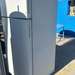 Refrigerator 190 In Good Condition