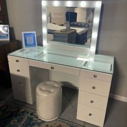 Avery White Vanity Full Set Financing Available 