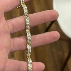 Women’s 14kt gold Bracelet With Crystals 7-8”