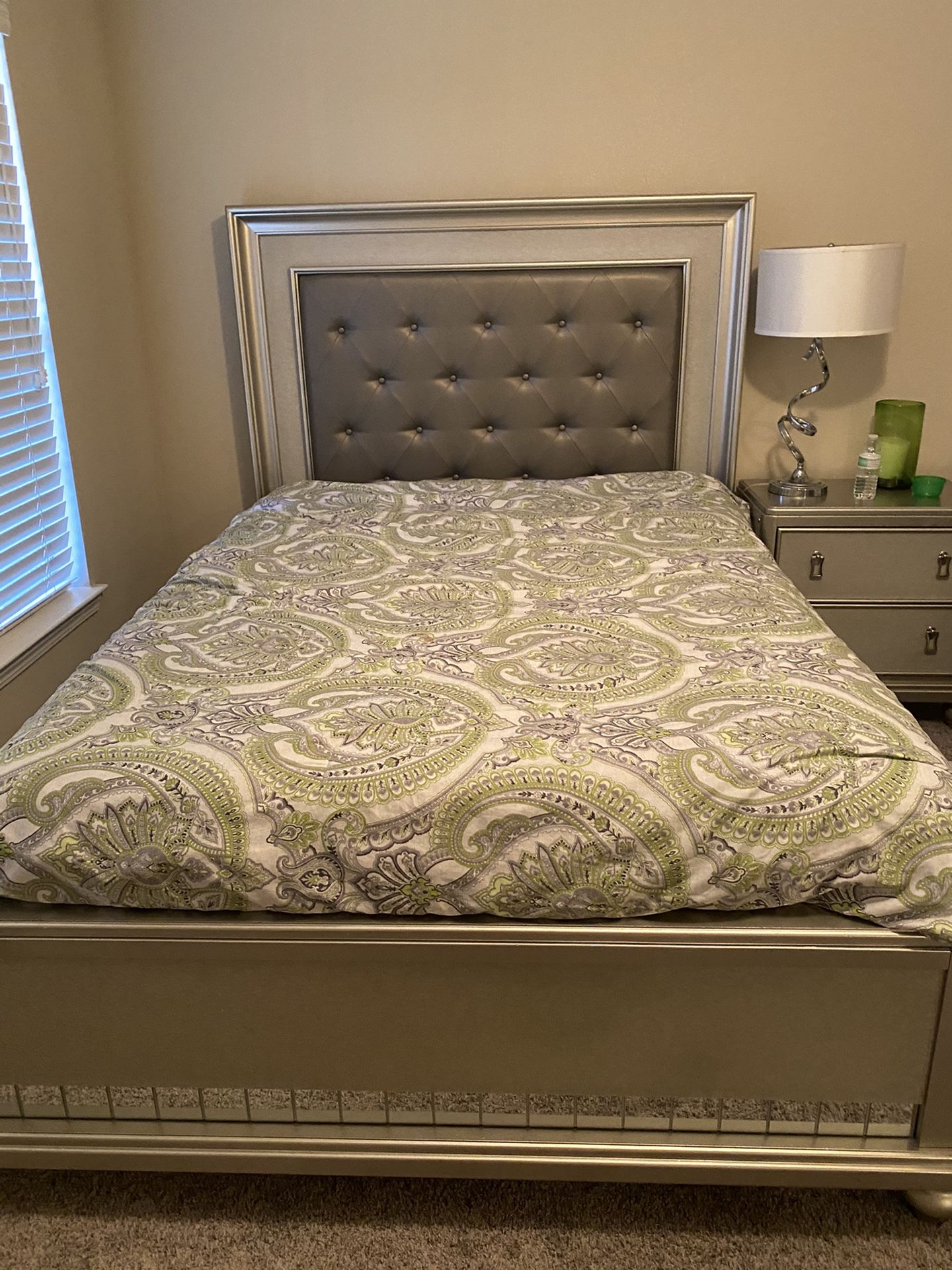 Queen bedroom suite without mattress