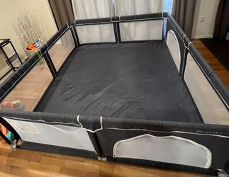 For Sale! Extra Large Play Pen - Great For Babies N toddlers!