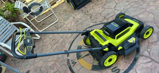 Máquina de cortar  yardas Ryobi 40 v push