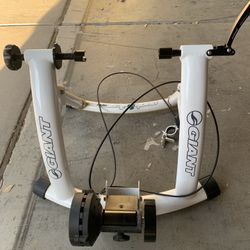 Cyclotron Mag Bicycle Trainer By Giant