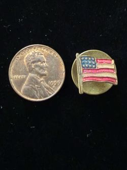 Lapel buttonhole American flag -World War II era