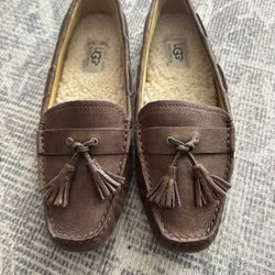 Ugg Womens 6.5 Loafers