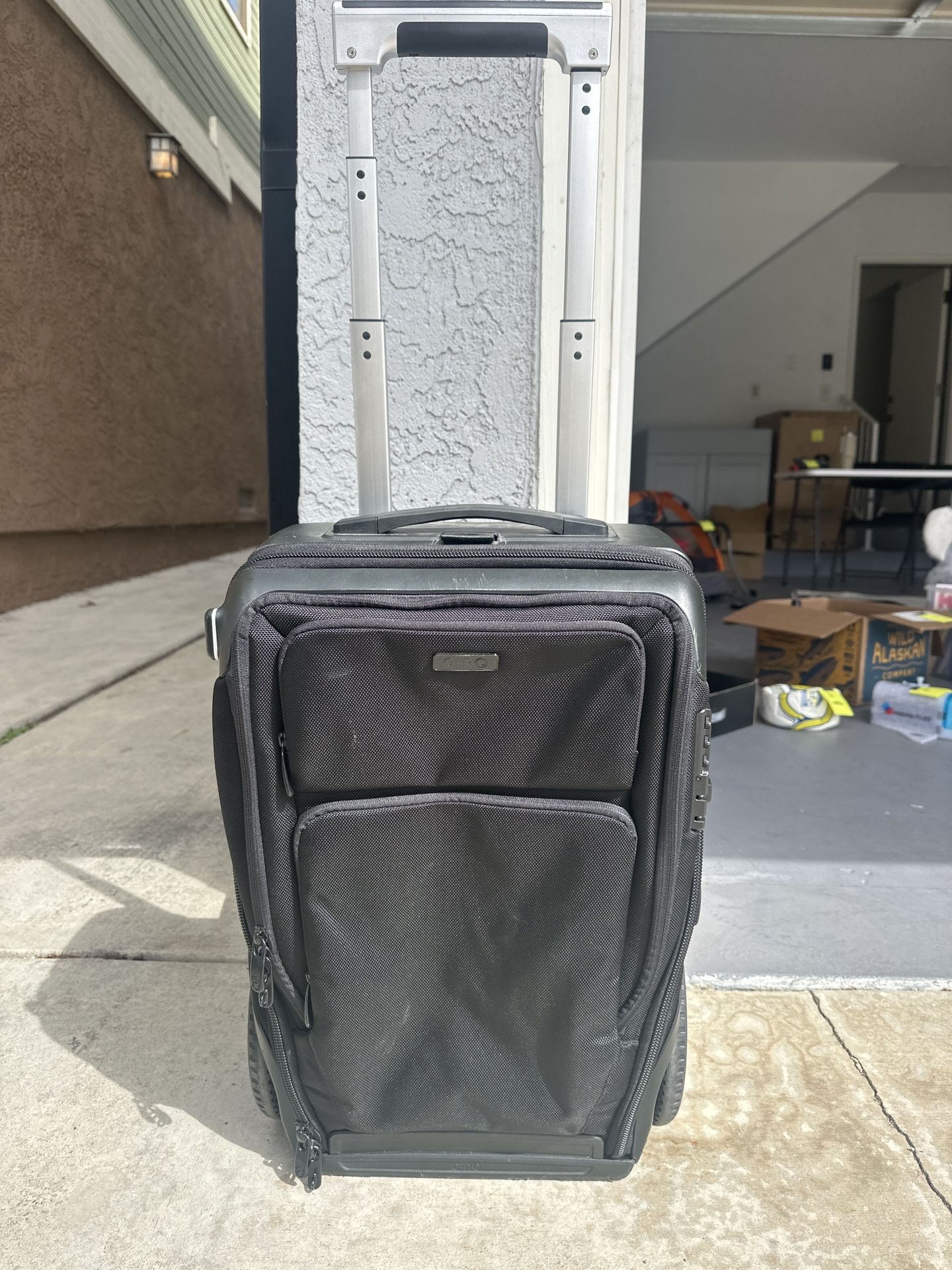 G-RO 22” Black Rolling Carryon Suitcase