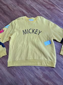 New Disney Mickey Yellow Pullover Crewneck Sweatshirt Size XL Sweater Embroidere