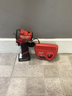 Milwaukee (2562-20) 3/9” Impact Wrench (Stubby)