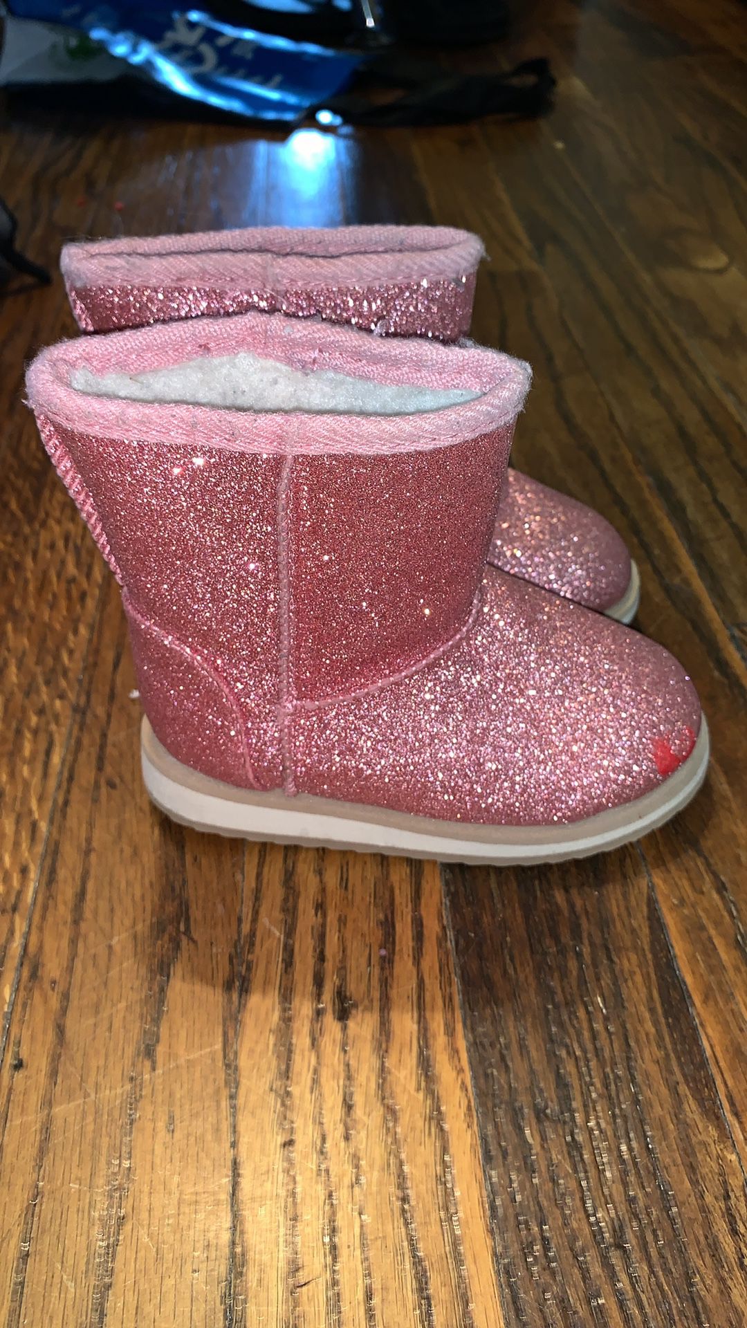 Toddlers Size 7 faux Ugg style boots