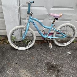 girls blue bike 