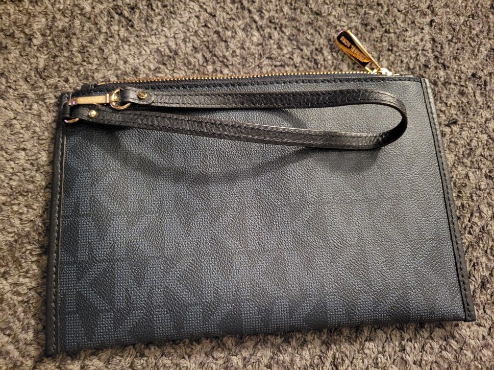 Michael Kors Large Jet Zip Wristlet Purse