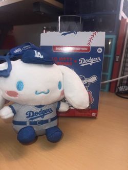 Cinnamon Roll LA Dodger Plushie key chain