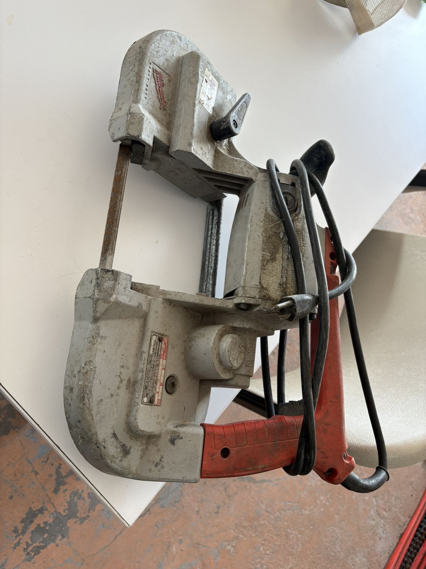 Milwaukee Handheld Bandsaw