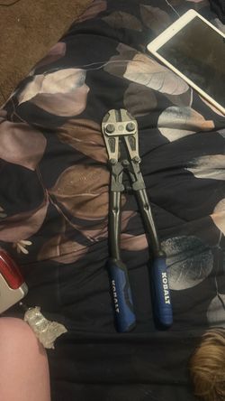 Bolt cutters