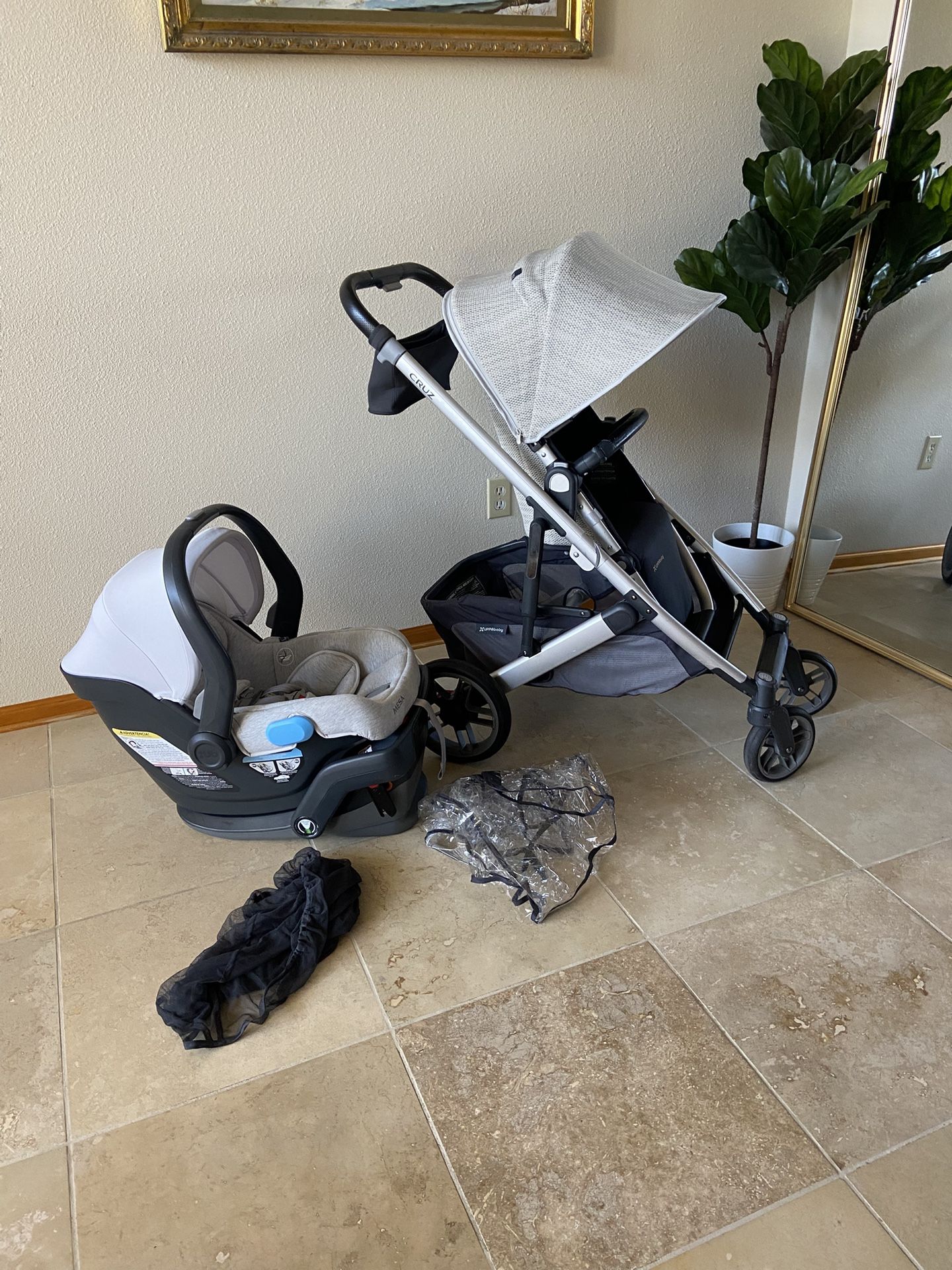 Uppababy Cruz V2 Stroller With Car Seat Beige