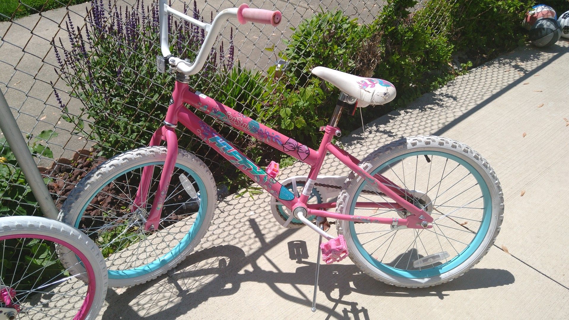 2 bikes for girls the wheel is 20 inches