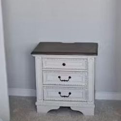 Nightstand 